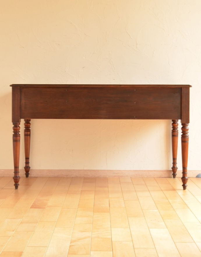 ロイドテーブル　アンティーク家具　デスクトップのパソコンも置けるアンティークのデスク。裏側もキチンと仕上げているので、キレイな状態です。(k-1430-f)