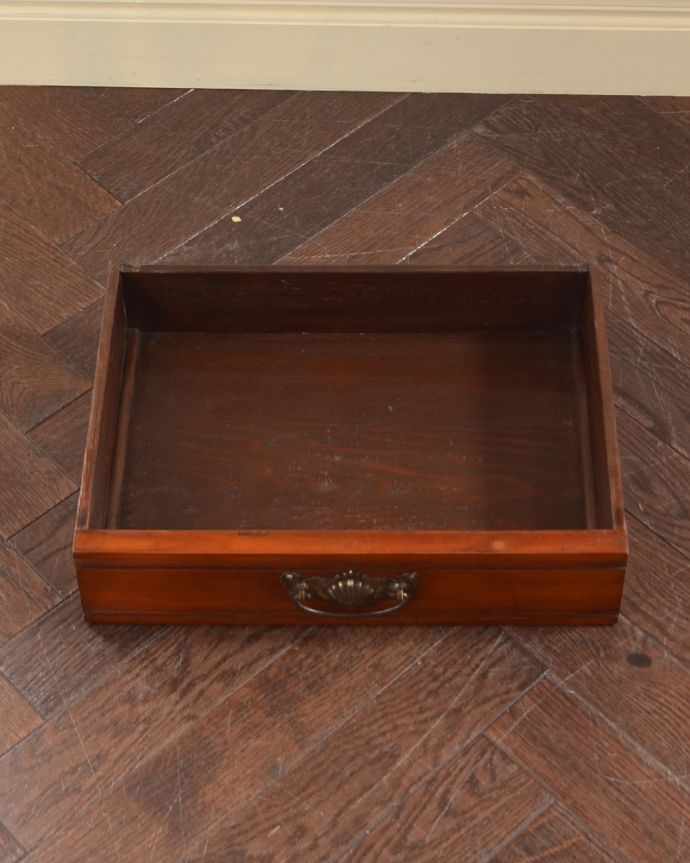 アンティークのドレッサー　アンティーク家具　英国アンティーク家具、どこにでも置ける美しいドレッシングチェスト（スモールキャビネット）。引き出しが１杯あります。(k-1434-f)