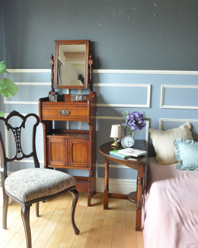 アンティークのドレッサー　アンティーク家具　英国アンティーク家具、どこにでも置ける美しいドレッシングチェスト（スモールキャビネット）。。(k-1434-f)
