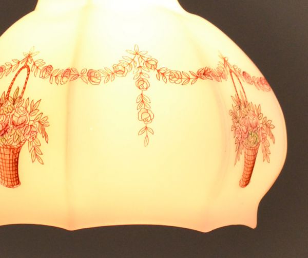 ペンダントライト　照明・ライティング　薔薇のフラワーリースと花かごが可愛いアンティークペンダントライト。シェードから漏れる光に癒されます。(k-1437-z)