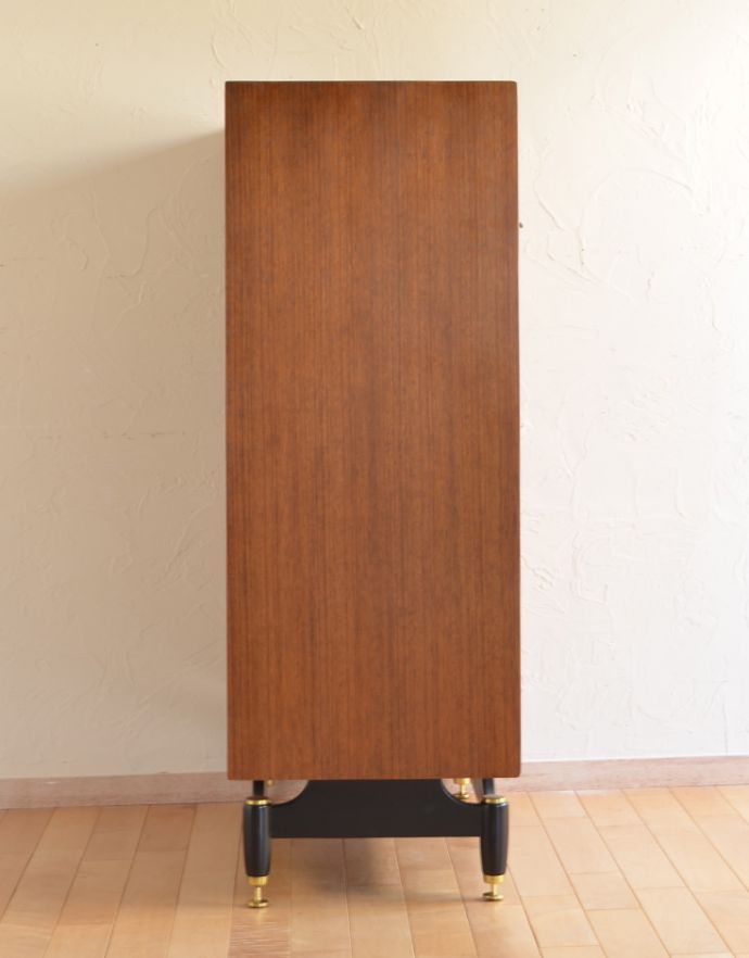 G-PLAN(Gプラン)　アンティーク家具　トラー＆ブラックのヴィンテージ家具、G-ＰＬＡＮのキャビネット（スモールローブ）。サイドから見てもキレイな状態です。(k-1440-f)