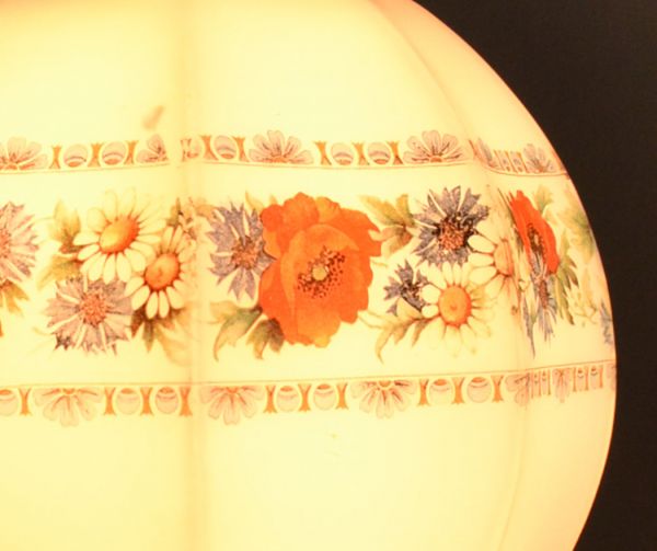 ペンダントライト 照明・ライティング お花がたっぷりデザインされたとっても美しいアンティークペンダントライト(ミルクガラス)。アンティークのミルクガラスからこぼれる光はとてもやわらかい印象です。(k-1440-z)