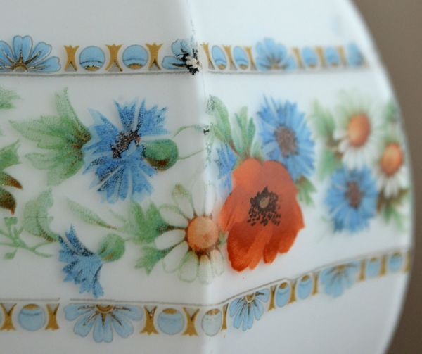 ペンダントライト 照明・ライティング お花がたっぷりデザインされたとっても美しいアンティークペンダントライト(ミルクガラス)。キレイなブルー、白いお花、赤いお花・・・どのお花もとってもキレイです。(k-1440-z)