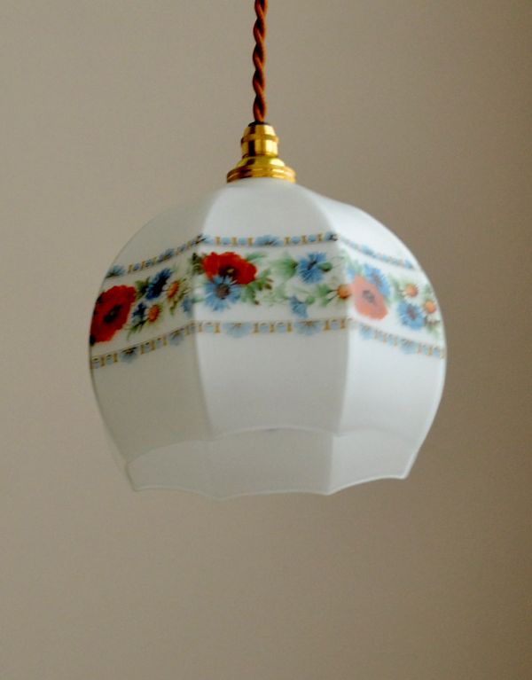 ペンダントライト 照明・ライティング お花がたっぷりデザインされたとっても美しいアンティークペンダントライト(ミルクガラス)。【 シェードのサイズ 】幅16×奥行16×高さ13cmコードは50、80cm以外にも、ご希望の長さで加工してお届けします。(k-1440-z)