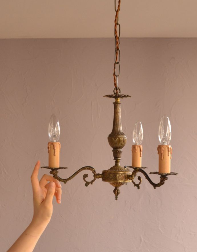 英国の真鍮製照明、クラシカルなアンティークシャンデリア（3灯）(k