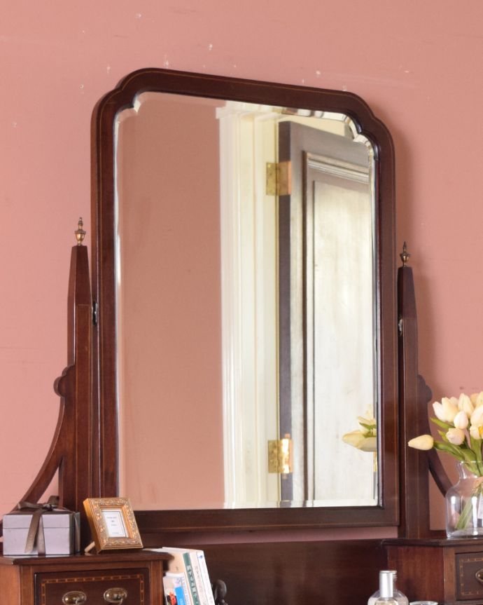 アンティークのドレッサー アンティーク家具 大きなミラーのドレッサー、象嵌入りのアンティーク英国家具。大きな鏡はお部屋を広く見せる効果大。(k-1453-f)