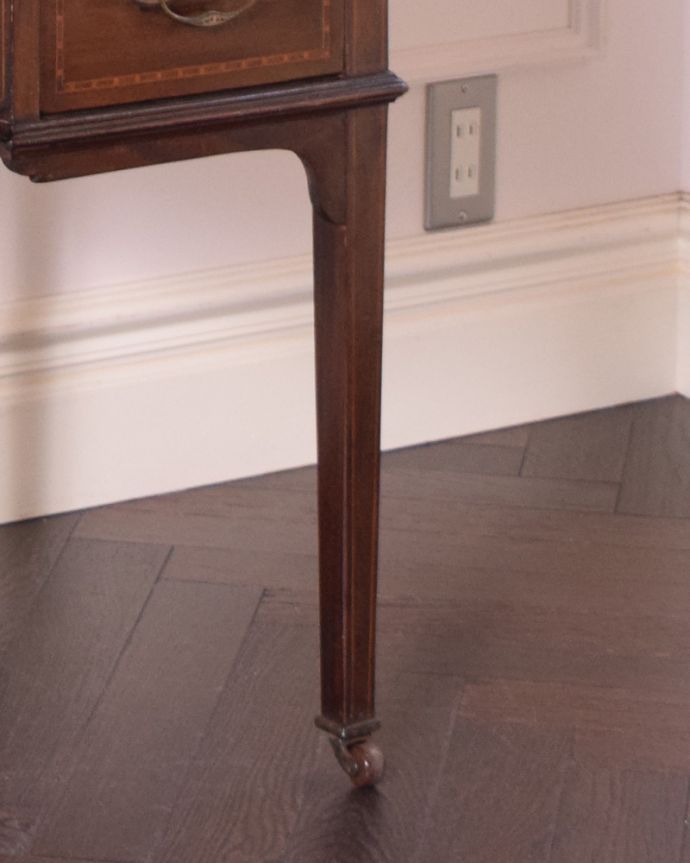 アンティークのドレッサー アンティーク家具 大きなミラーのドレッサー、象嵌入りのアンティーク英国家具。きちんと調整したので、新しいものと比べるとスムーズではありませんが、ちゃんと動きます。(k-1453-f)