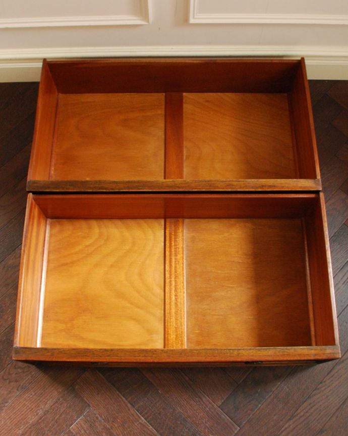 アンティークのチェスト　アンティーク家具　気軽に使える小さなアンティーク家具、オーク材を使った英国サイドチェスト。引き出しは２杯。(k-1456-f)