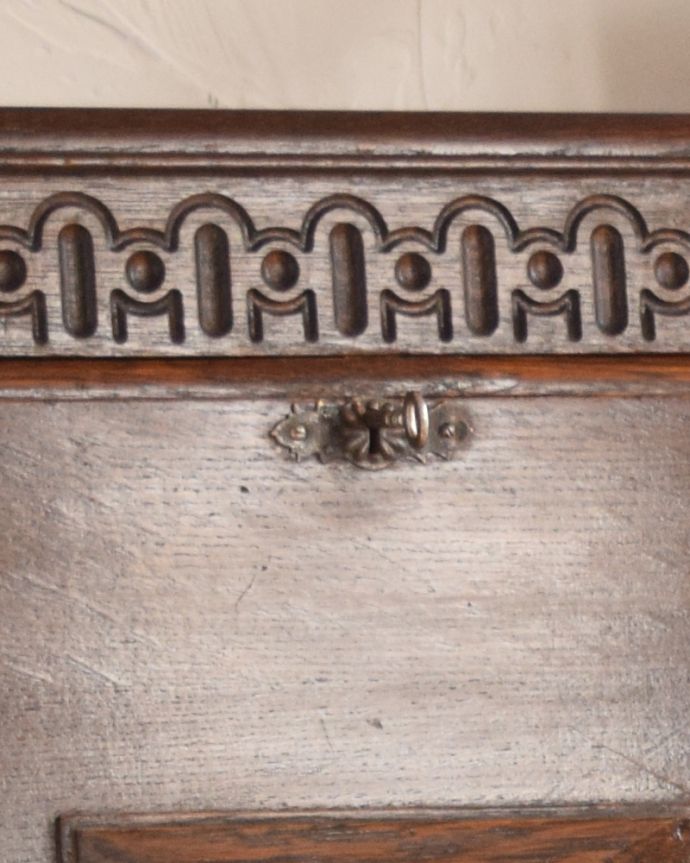 ビューロー アンティーク家具 アンティークの英国家具、本棚とデスクが付いたお洒落なサイドバイサイド。ビューローの取っ手は鍵です。(k-1462-f)