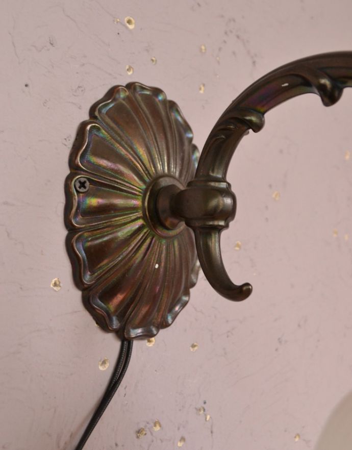 壁付けブラケット 照明・ライティング 優しい明かりのアンティークウォールブラケット(壁付け照明)。アンティークらしいシャビーな雰囲気を楽しんで下さい。(k-1462-z)