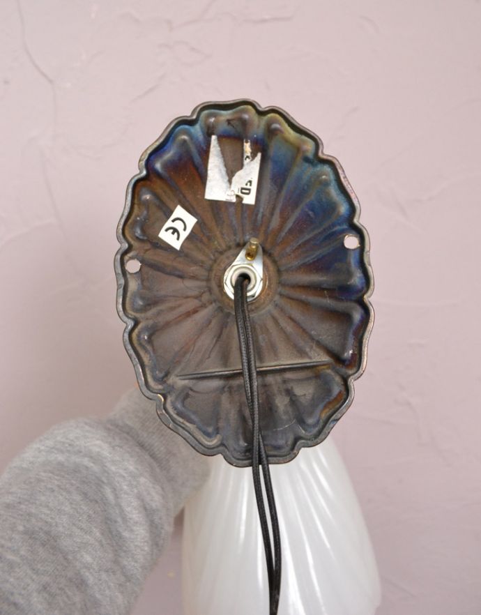 壁付けブラケット 照明・ライティング 優しい明かりのアンティークウォールブラケット(壁付け照明)。壁の中に配線をする場合は、電気屋さんによる取り付け工事が必要です。(k-1462-z)