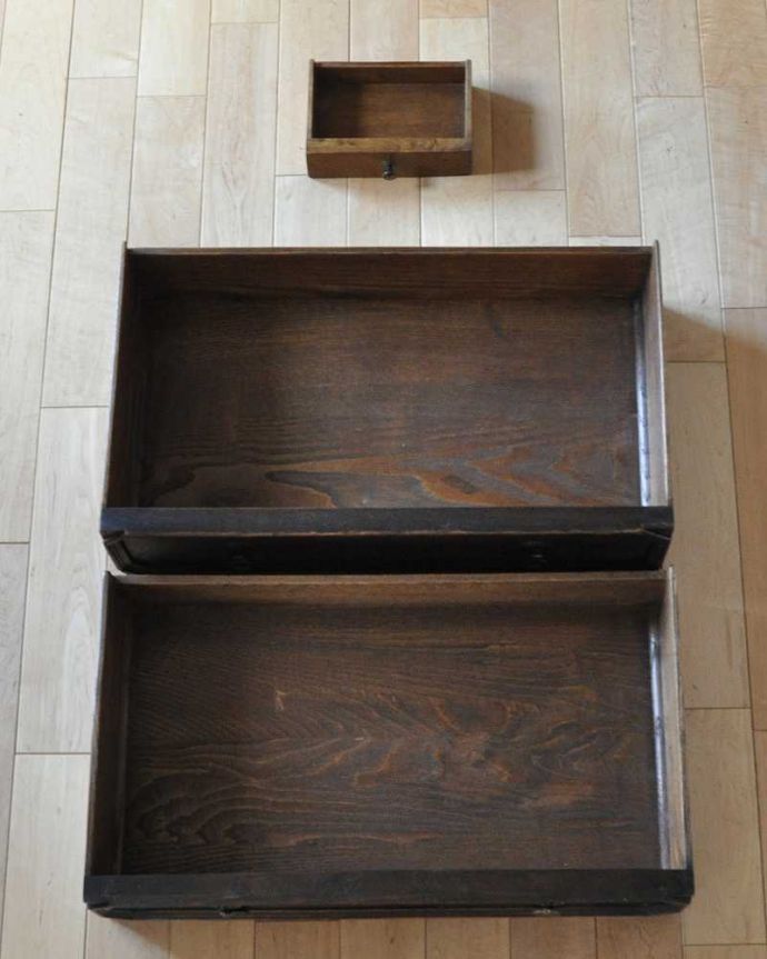 ビューロー アンティーク家具 珍しいロンデルガラスが使われたビューローブックケース、英国輸入のアンティーク収納家具。引き出しが付いています。(k-1463-f)