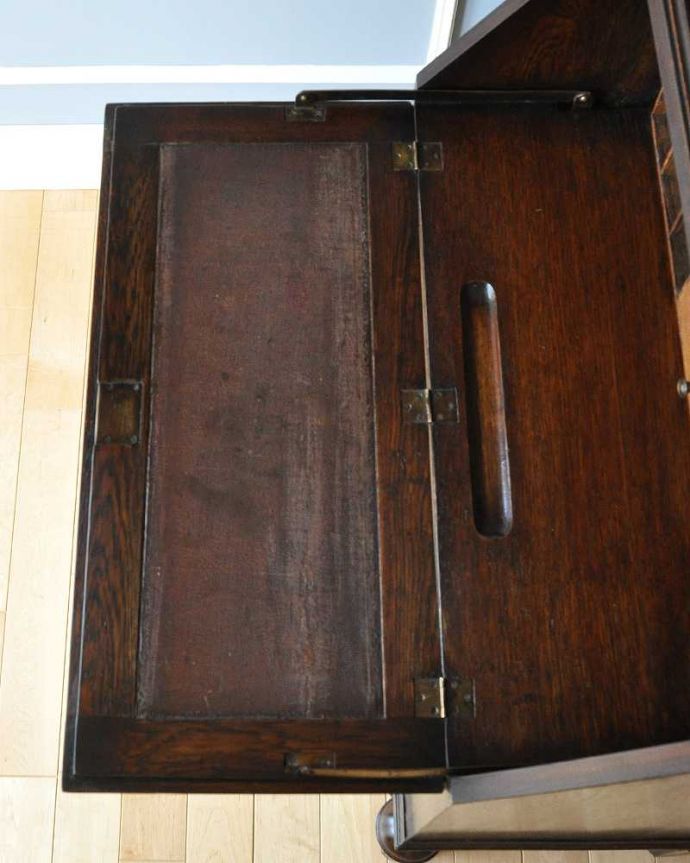 ビューロー アンティーク家具 珍しいロンデルガラスが使われたビューローブックケース、英国輸入のアンティーク収納家具。落ち着いた雰囲気のビューロー。(k-1463-f)