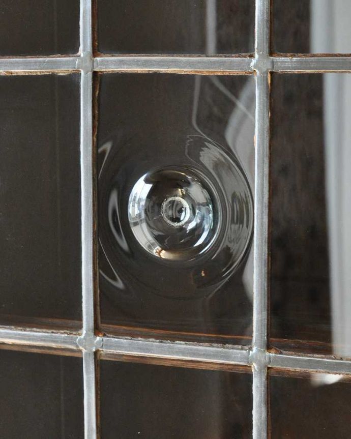 ビューロー アンティーク家具 珍しいロンデルガラスが使われたビューローブックケース、英国輸入のアンティーク収納家具。とても珍しいロンデルガラスが使われています。(k-1463-f)