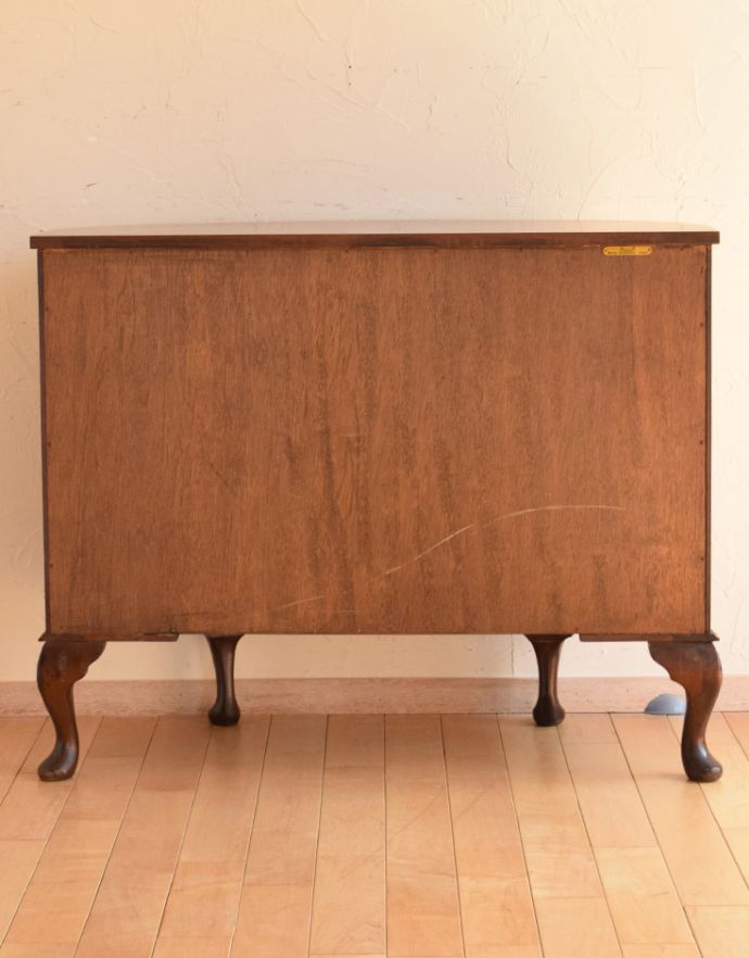 アンティークのキャビネット　アンティーク家具　優雅な曲線が美しい英国のアンティーク家具、マホガニー材のカップボード。きちんとメンテナンスしてあるので、裏側もキレイです。(k-1465-f)