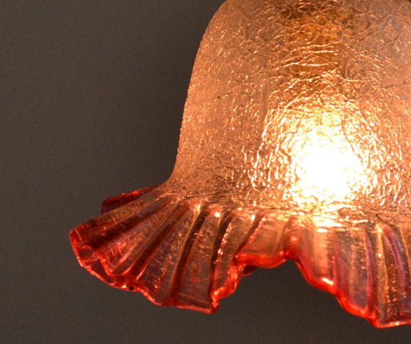 ラズベリーピンクのフリルガラスシェード、アンティークペンダント