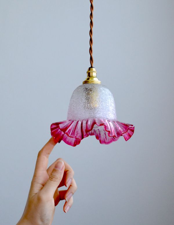 ラズベリーピンクのフリルガラスシェード、アンティークペンダント