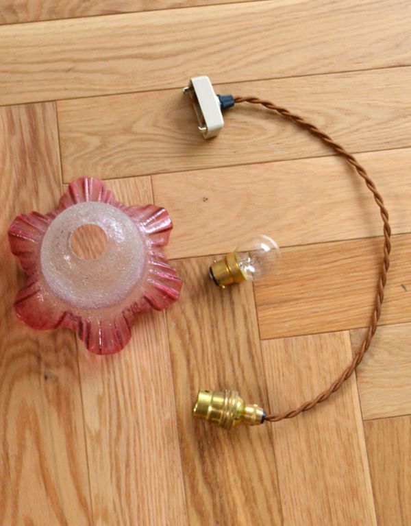 ラズベリーピンクのフリルガラスシェード、アンティークペンダント