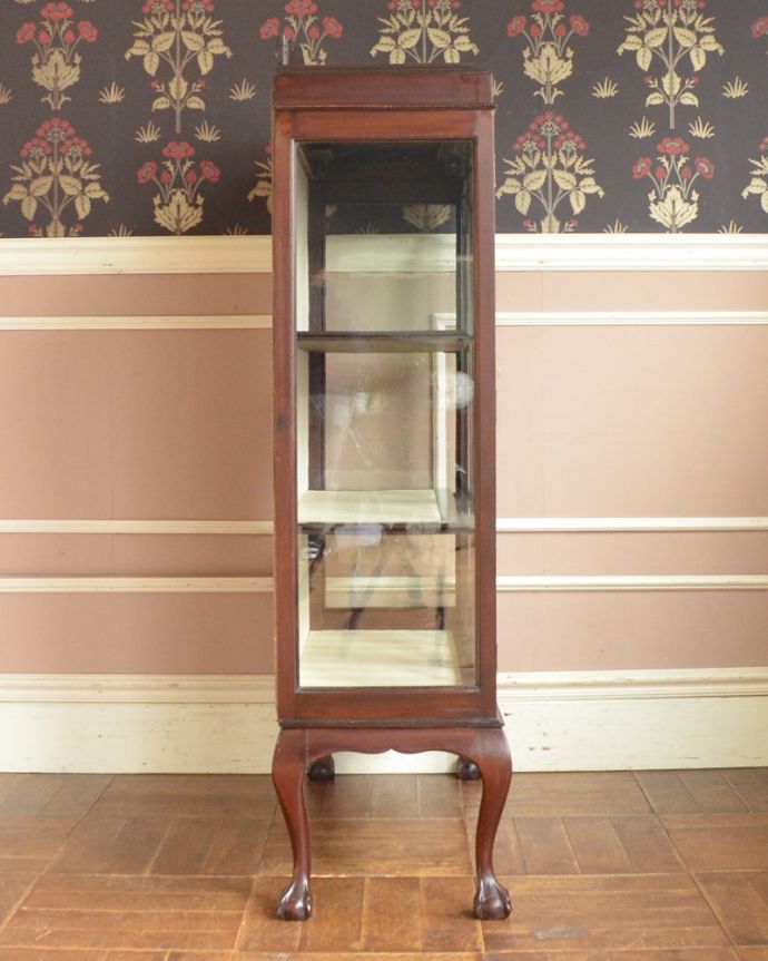 アンティークのキャビネット　アンティーク家具　英国アンティーク家具のショーケース、マホガニー材のガラスキャビネット（飾り棚）。サイドもガラスなので、どこから見ても美しいです！。(k-1473-f)