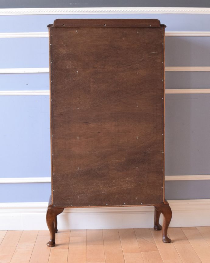 アンティークのキャビネット　アンティーク家具　英国スタイルのアンティーク家具、ミラーバックのガラスキャビネット（ショーケース）。キチンとメンテナンスしてあるので、裏側もキレイです。(k-1474-f)