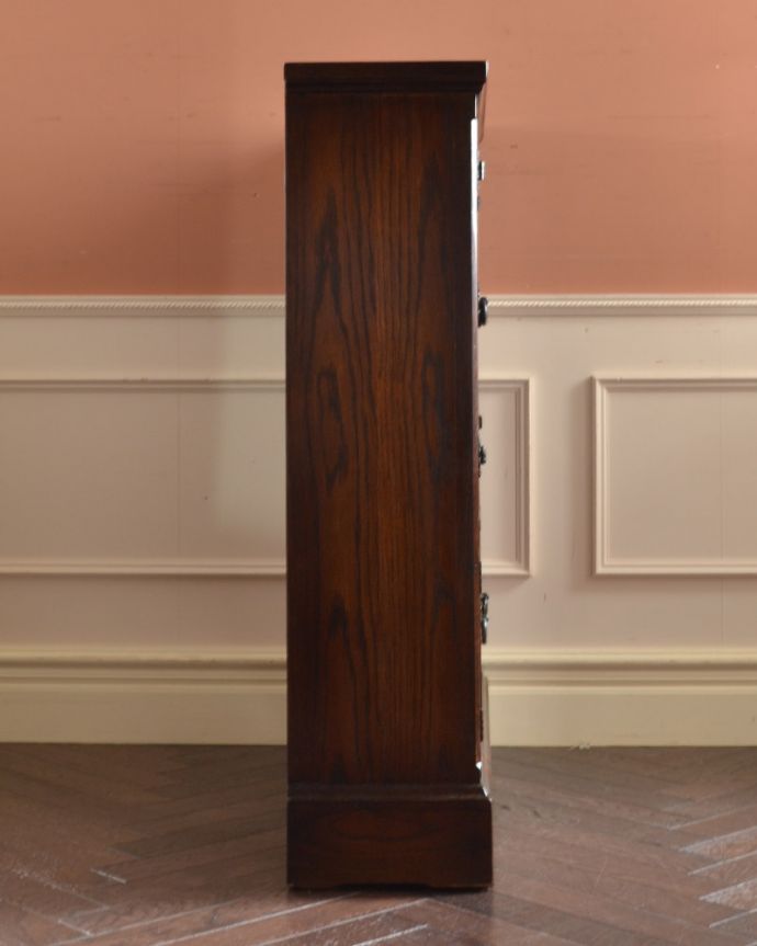 アンティークのキャビネット　アンティーク家具　イギリスから届いたアンティーク家具、ケイム材のガラス戸が美しいブックケース（本棚）。横から見てもピカピカです。(k-1475-f)