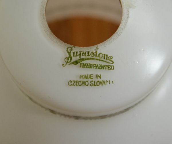 ペンダントライト　照明・ライティング　ローズの花かごが描かれた、ミルクガラスの可愛いアンティークペンダントライト。メーカーのロゴが残っていました。(k-1478-z)