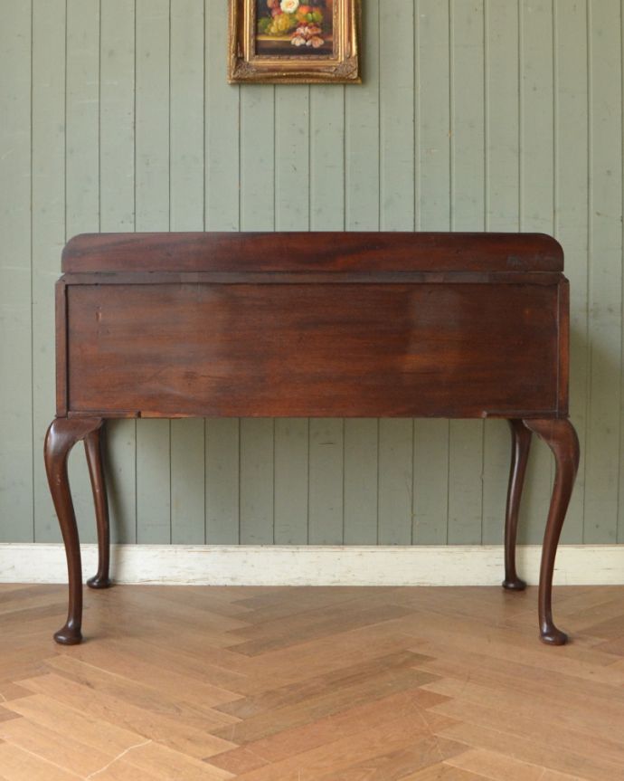 ロイドテーブル　アンティーク家具　英国のアンティーク家具、取っ手まで美しいウォルナット材デスク。メンテナンスをしているので、裏もキレイな状態です。(k-1484-f)