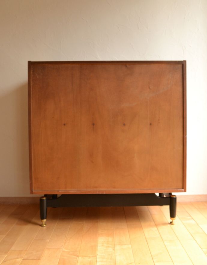 G-PLAN(Gプラン) アンティーク家具 Gプランのヴィンテージ家具、北欧スタイルのカップボードチェスト(トラー&ブラック)。きちんとメンテナンスしてあるので、裏側もキレイです。(k-1485-f)