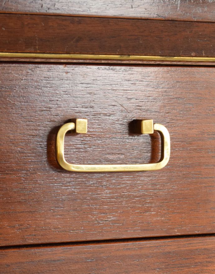 G-PLAN(Gプラン) アンティーク家具 2トーンカラーがお洒落なG-PLANのヴィンテージサイドボード(トラー&ブラック)。G-PLANらしいシンプルかつ使いやすい取っ手です。(k-1488-f)