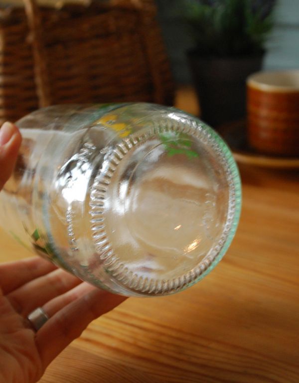 アンティーク ガラスボトル アンティーク雑貨 イラスト入りで可愛いイギリスの牛乳ビン、アンティークガラスボトル(DAIRY CREST )。アンティークのため、多少の欠け・傷がある場合がありますが、使用上問題はありませんので、ご了承下さい。(k-1490-z)