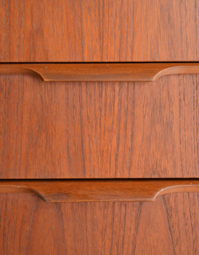 アンティークのドレッサー アンティーク家具 北欧テイストのカッコいいヴィンテージ家具、Austin Suite社のドレッサー。シンプルでカッコいい取っ手。(k-1492-f)