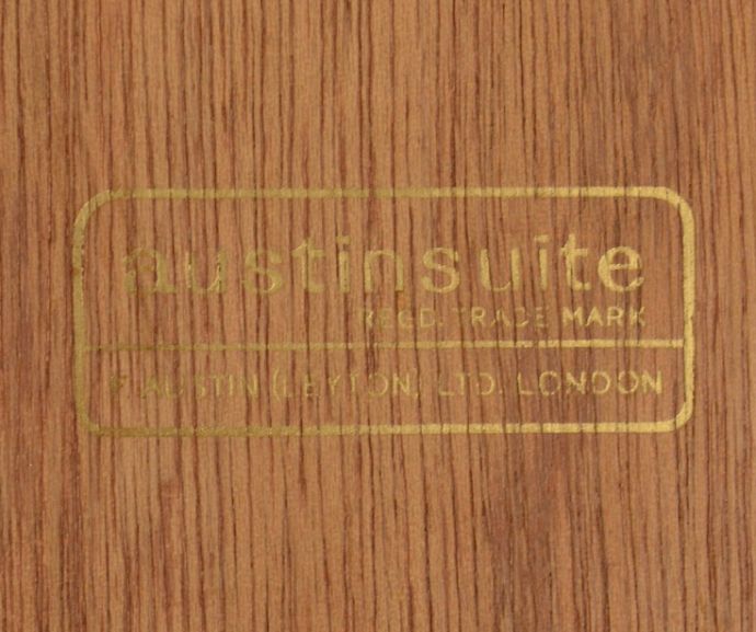 アンティークのドレッサー アンティーク家具 北欧テイストのカッコいいヴィンテージ家具、Austin Suite社のドレッサー。「AUSTIN SUITE」社の刻印が残っていました。(k-1492-f)