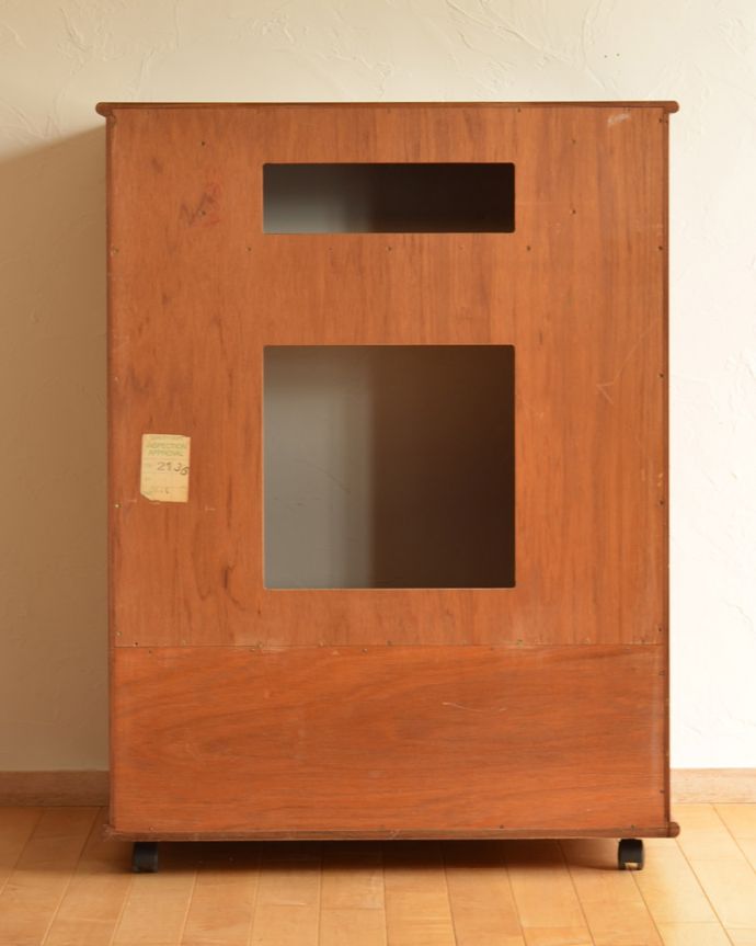 G-PLAN(Gプラン)　アンティーク家具　ラーセンデザインのヴィンテージ家具、G-planのテレビキャビネット。きちんとメンテナンスしてあるので、裏側もキレイです。(k-1494-f)