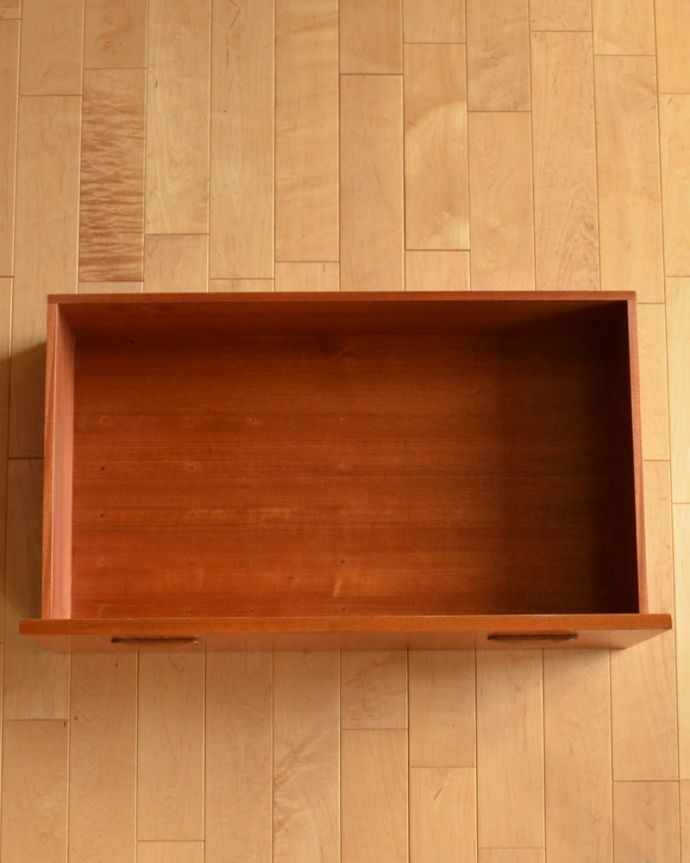 G-PLAN(Gプラン)　アンティーク家具　ラーセンデザインのヴィンテージ家具、G-planのテレビキャビネット。引き出しがあるので細かいものもしまえます。(k-1494-f)