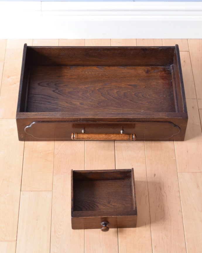 ビューロー　アンティーク家具　英国輸入のアンティーク家具、机と本棚が一つになったサイドバイサイド。広々とした引き出しがあります。(k-1503-f)