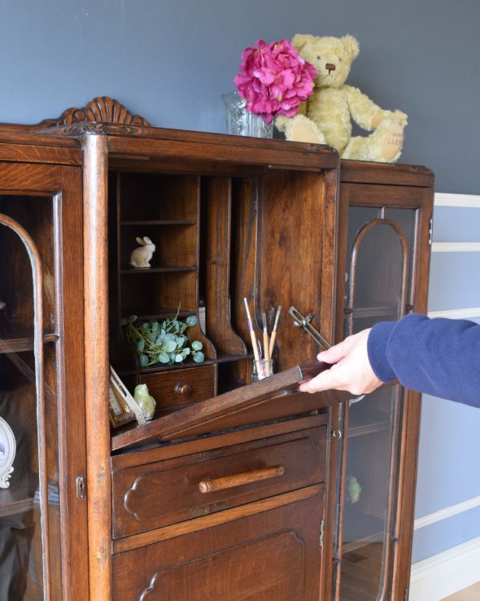 ビューロー　アンティーク家具　英国輸入のアンティーク家具、机と本棚が一つになったサイドバイサイド。ビューローの取っ手は鍵です。(k-1503-f)