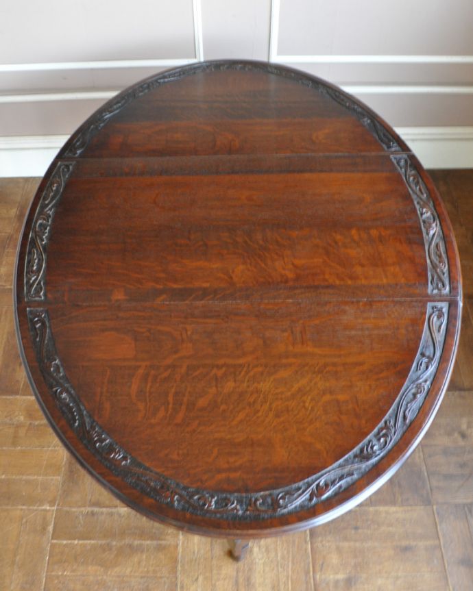 アンティークのテーブル アンティーク家具 天板の彫りが美しいアンティーク家具、ゲートレッグテーブル(伸張式テーブル)。天板です。(k-1504-f)