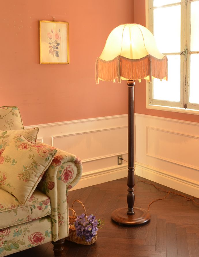 スタンドライト 照明・ライティング 英国のアンティークフロアスタンド、フリンジたっぷりのフロアランプ(間接照明)(B22シャンデリア球付)。背の高いフロアランプ。(k-1506-f)