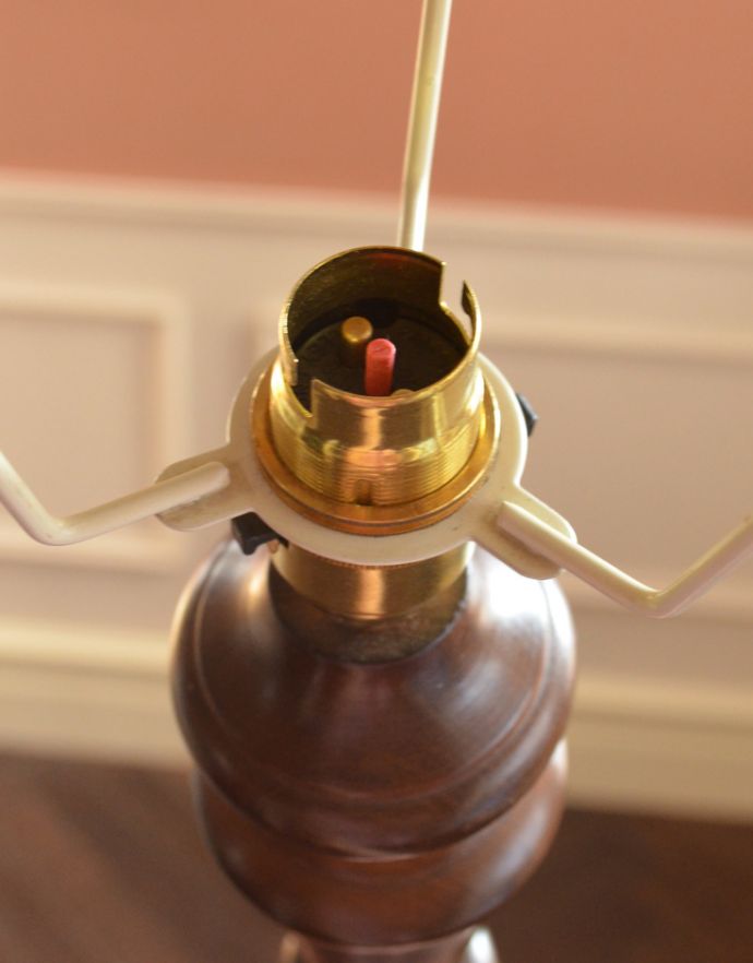 スタンドライト 照明・ライティング 英国のアンティークフロアスタンド、フリンジたっぷりのフロアランプ(間接照明)(B22シャンデリア球付)。全てオーバーホールしてありますので、安心してお使いください。(k-1506-f)