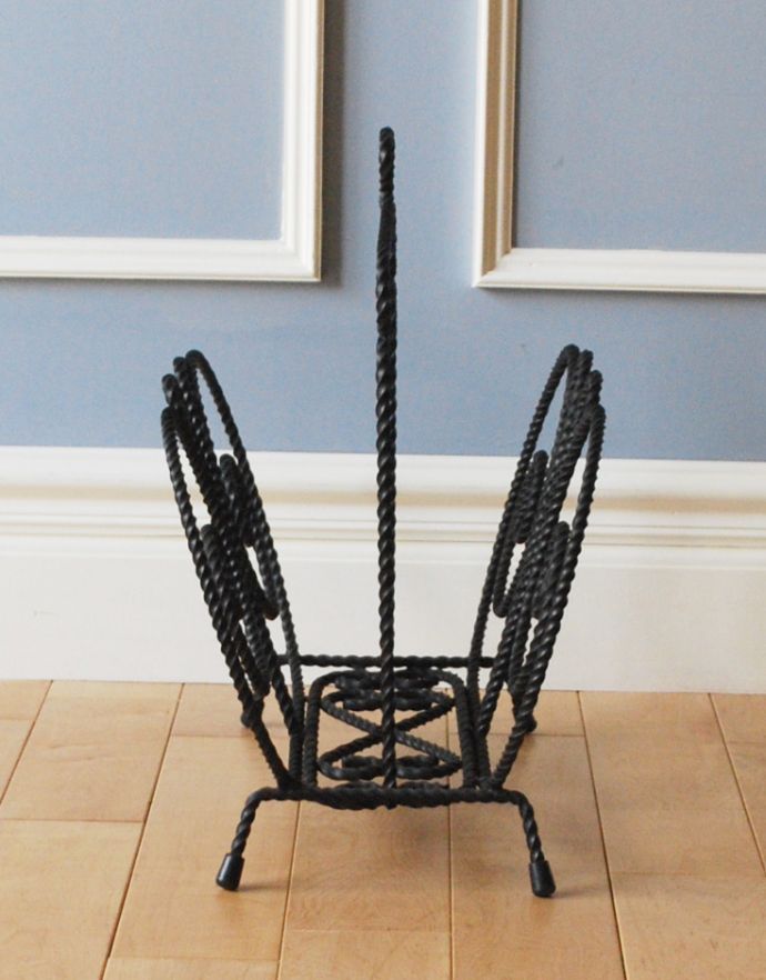 マガジンラック アンティーク家具 フランスで見つけたアイアンの可愛いアンティークマガジンラック。横から見るとこんな感じです。(k-1512-f)