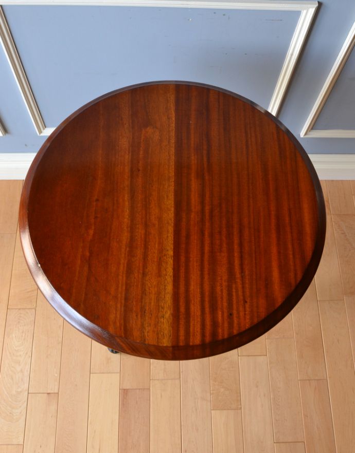 ロイドテーブル アンティーク家具 英国らしいアンティーク家具、脚がお洒落!丸い天板のパブテーブル。天板です。(k-1514-f)