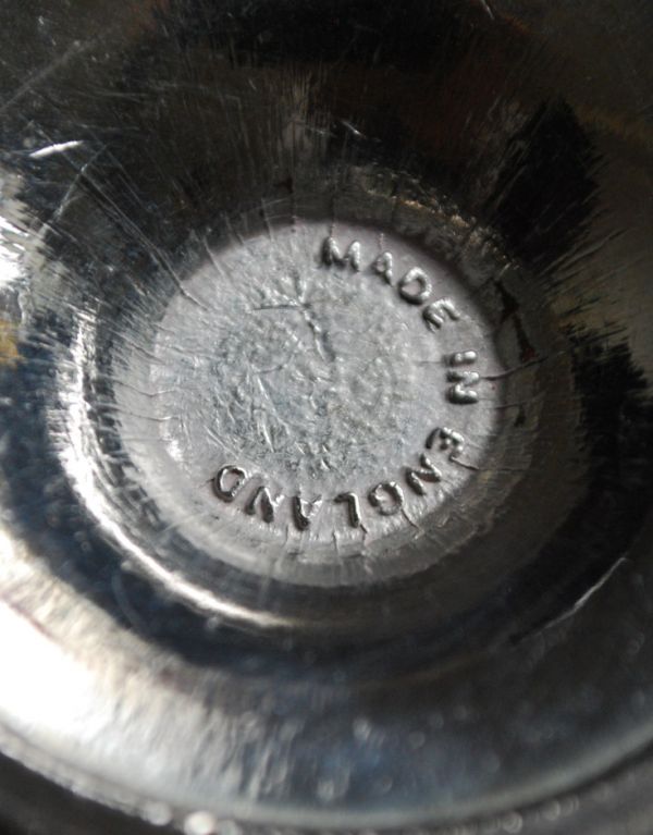 アンティーク雑貨　アンティークのシルバー雑貨、イギリスから届いたキャンドルスタンド。調印が付いています。(k-1514-z)