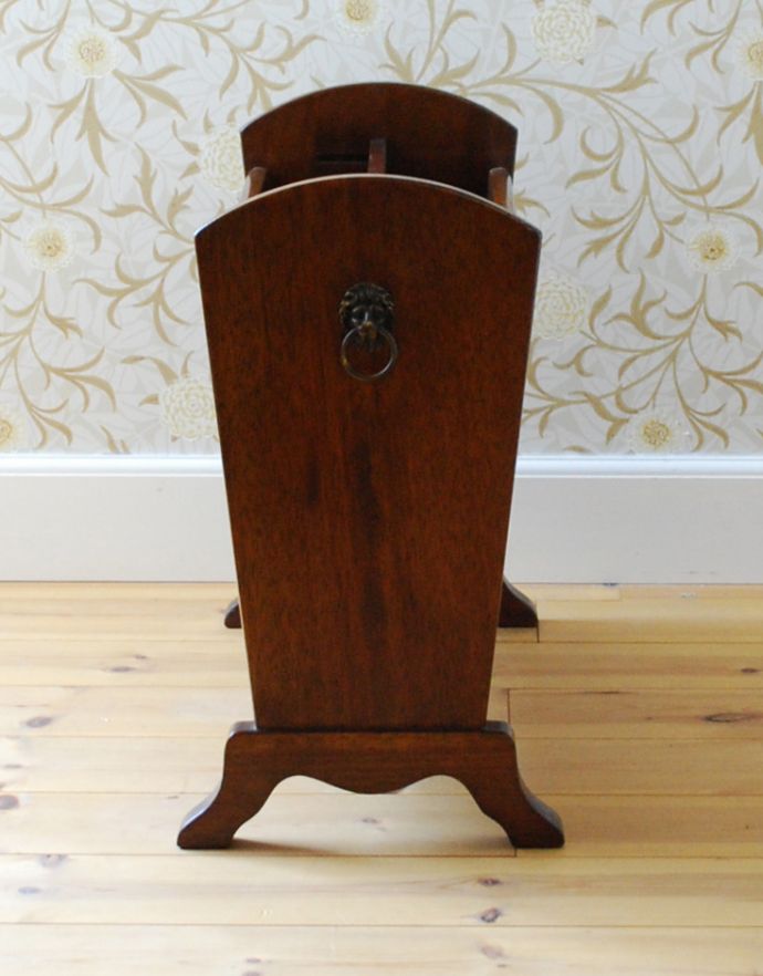 マガジンラック　アンティーク家具　小さくてどこにでも置けるアンティークマガジンラック、雑誌や新聞の収納家具。スマートなので、どこに置いても邪魔になることはありません。(k-1524-f)