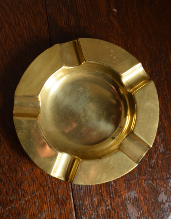 英国アンティーク雑貨、真鍮製の灰皿（アッシュトレイ）(k-1524-z