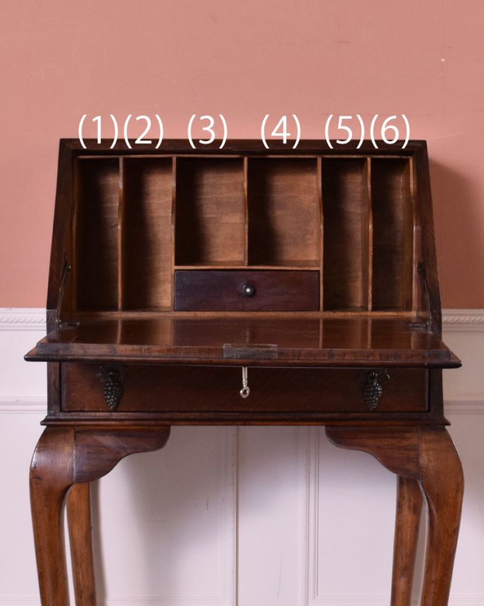 ビューロー　アンティーク家具　スリムサイズのビューロー（デスク）、オーク材のアンティーク家具。棚に化粧品を片付ければ、奥様のドレッサー代わりにもなりますよ。(k-1528-f)