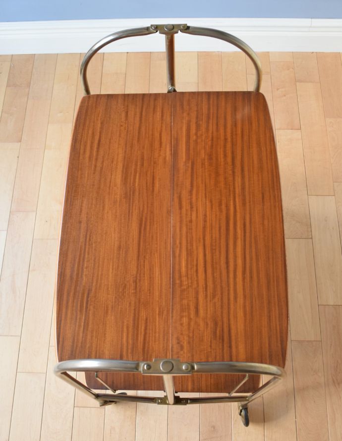 オープンシェルフ・オープンラック　アンティーク家具　サイズが変えられる機能的な家具、シンプルなヴィンテージワゴン（トロリー）。天板もキレイに仕上げました。(k-1529-f)