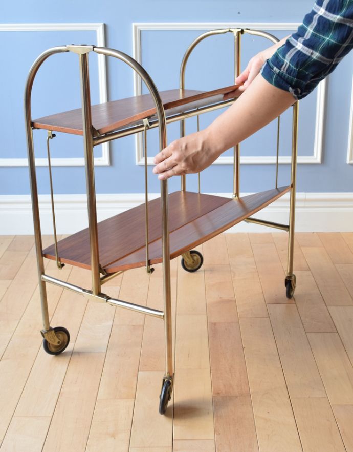 オープンシェルフ・オープンラック　アンティーク家具　サイズが変えられる機能的な家具、シンプルなヴィンテージワゴン（トロリー）。折り畳む事も可能な機能的なデザインです。(k-1529-f)