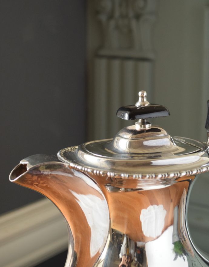 英国の銀食器、アンティークシルバーのコーヒーポット(k-1545-z