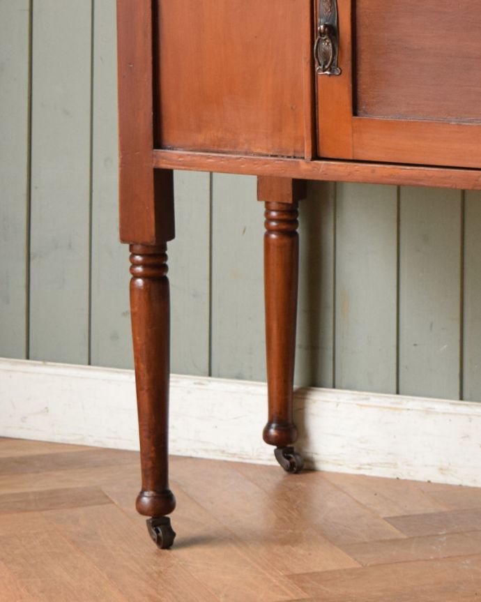 ウォッシュスタンド　アンティーク家具　ブルーのタイルが特別美しい、サテンウッド材のアンティークのウォッシュスタンド。きちんと調整したので、新しいものと比べるとスムーズではありませんが、ちゃんと動きます。(k-1559-f)