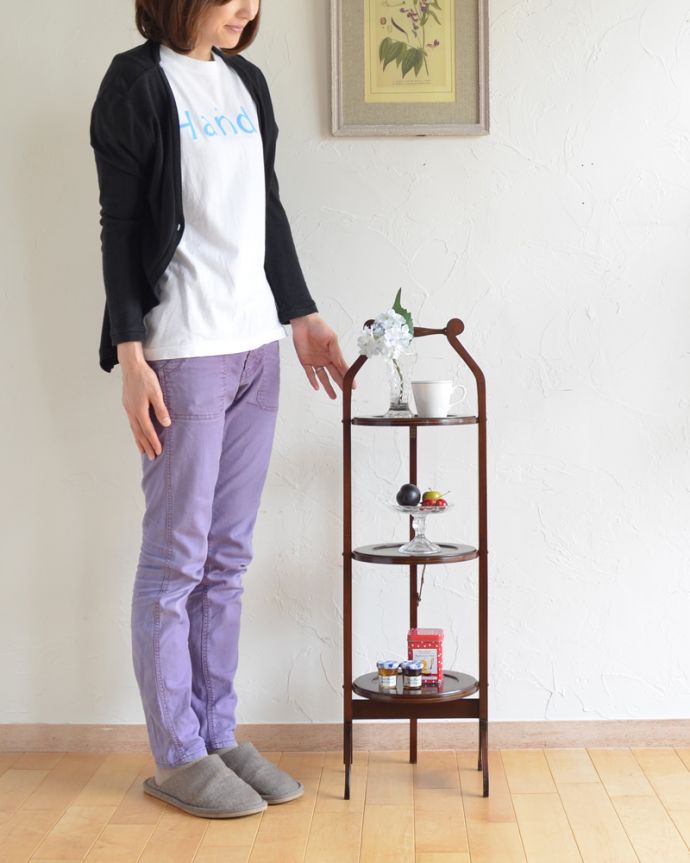 ロイドテーブル アンティーク家具 英国のアフタヌーンティーを自宅で楽しめる、マホガニー材のアンティークケーキスタンド(テーブル) 。ティータイムでの必需品、木製のケーキスタンドです。(k-1563-f)